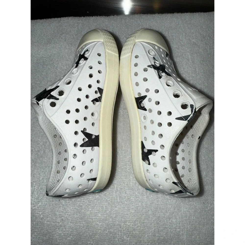 Native Kids Size‎ 5 Slip On Shoes White With Blue Stars